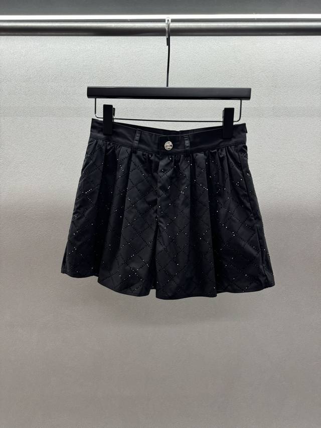 2680 Spring And Summer Small Chanel Rhinestone Shorts Customized Yb Twill Fab
