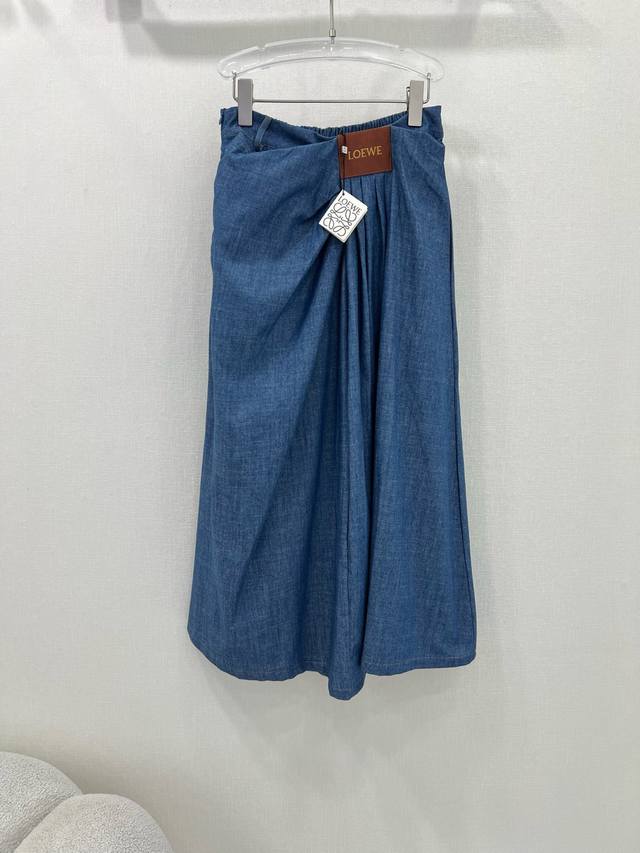 loew*25 New Irregular Denim Skirt With Pleats Spreading From The Waist. Flexi