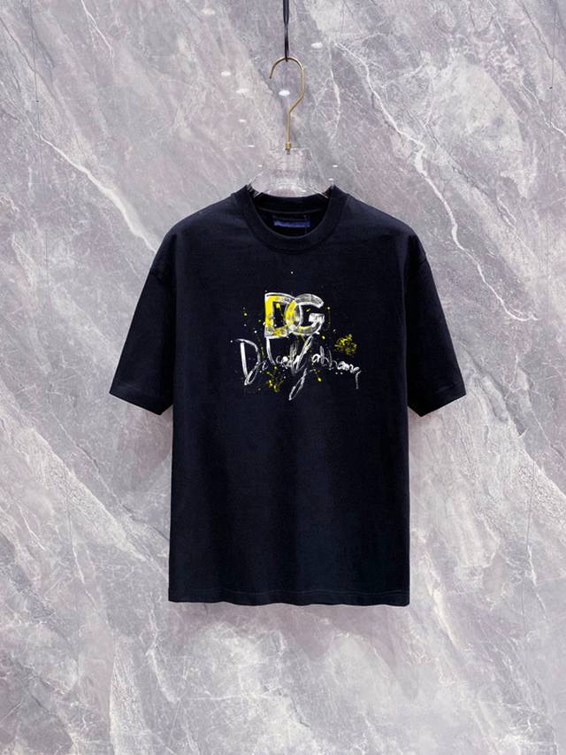 d&G 2025 The Latest High-End Men's Goods. The Printed Logo On The Chest Adds