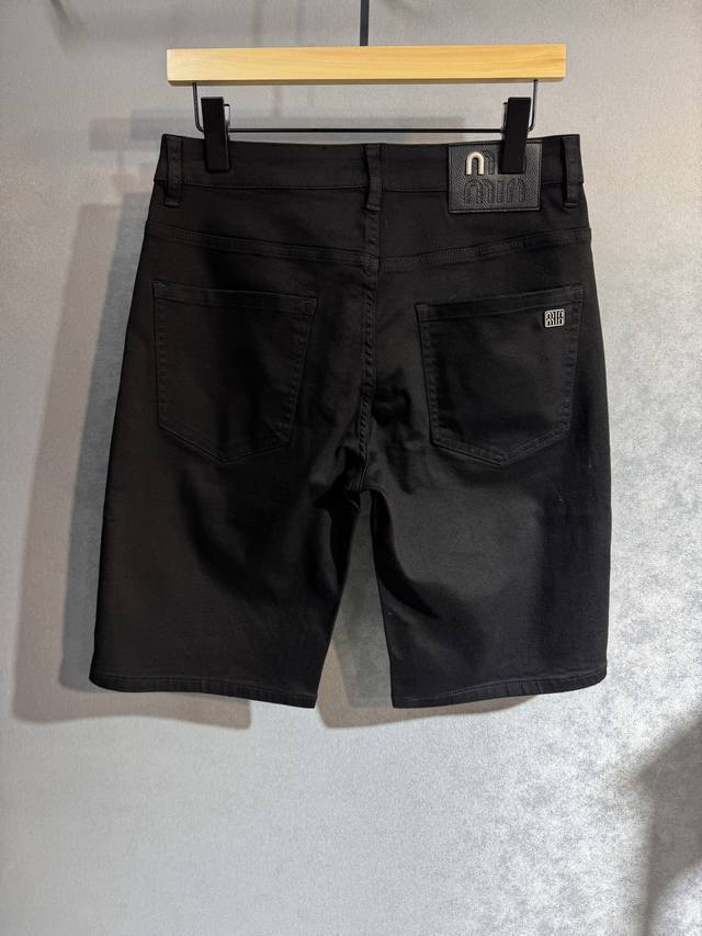 Miu Miu's Latest Spring And Summer Jeans. No Pressure To Enter The Store. Hot-Se