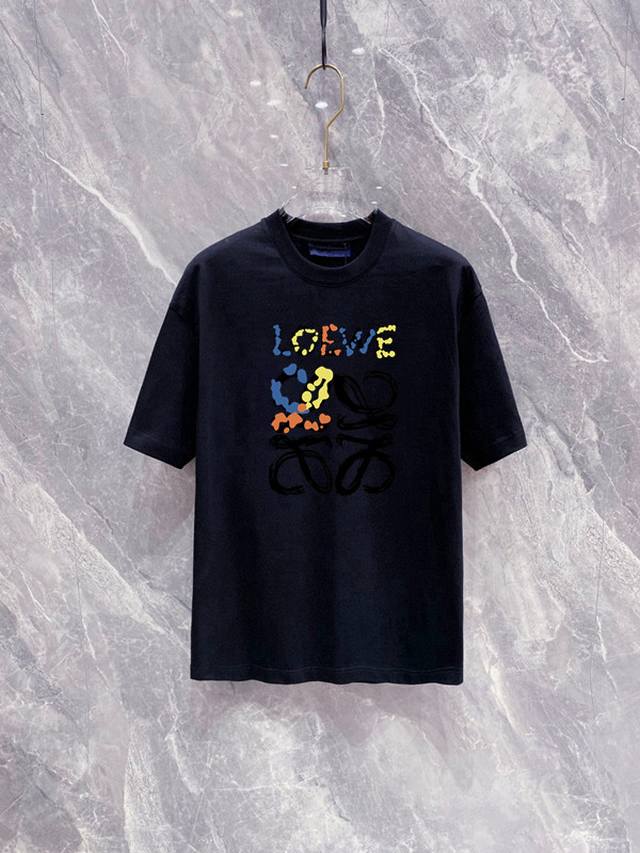 Loewe's Latest High-End Men's Goods In 2025. The Printed Logo On The Chest Adds