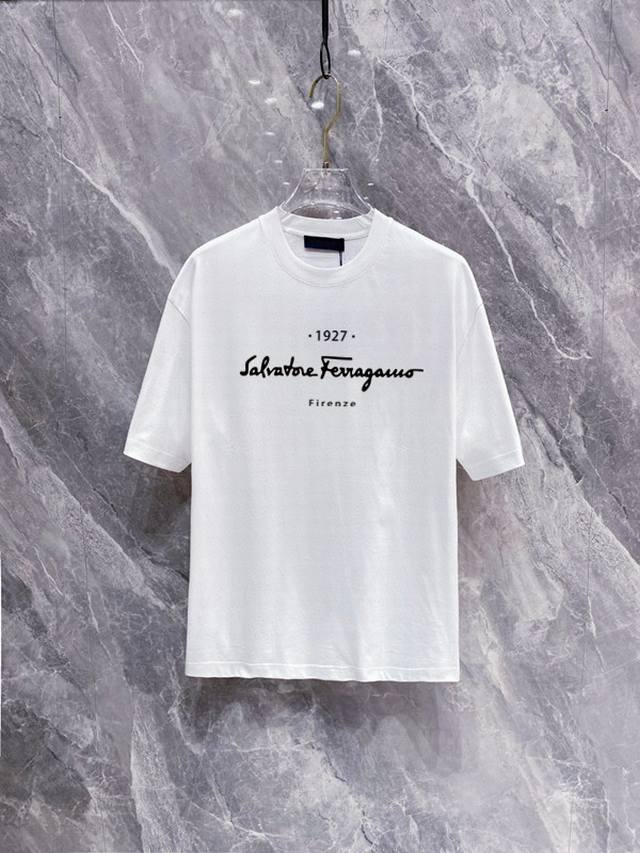 Ferragamo 2025 Latest Men's High-End Goods. The Letter Logo Print On The Chest A