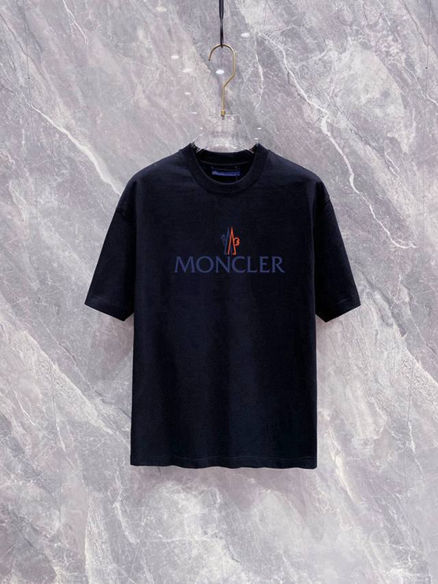 Moncler 2025 Latest High-End Men's Goods. The Letter Logo Print On The Chest Add