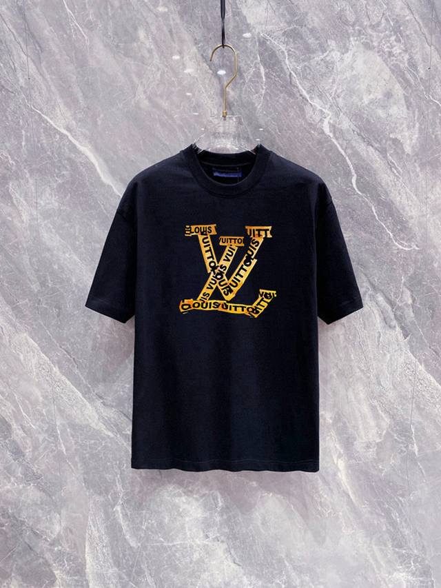 lv 2025 The Latest High-End Men's Goods. The Letter Logo Print On The Chest A