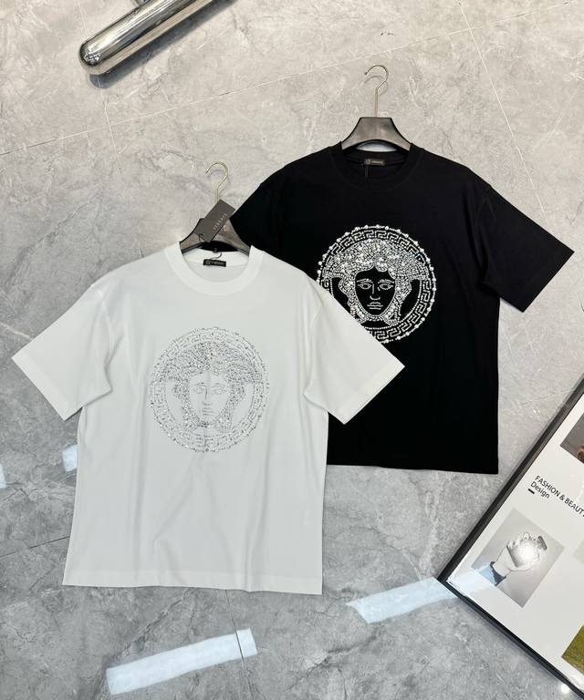 versac*Mysterious Medusa 25S New T-Shirt. Loose Version, Visual Experience Is