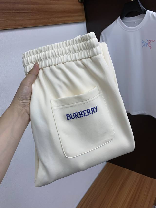 New Products From Burberry Are Launched Simultaneously. Original Order Customiza
