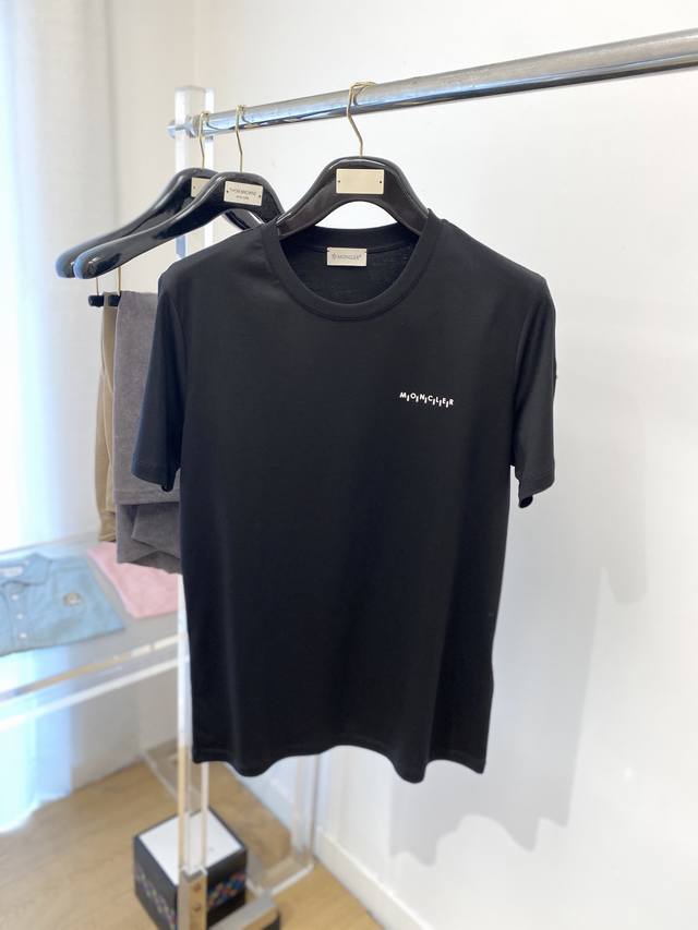 The Latest Short-Sleeved T-Shirt From Moncler In 2025 Is Handsome And Fashionabl