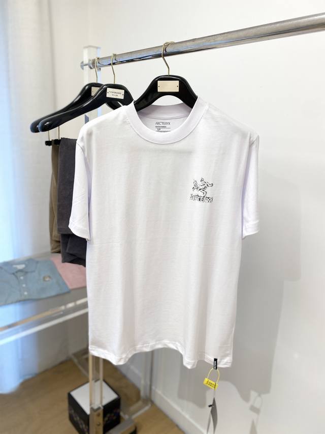 Arc'teryx 2025 Latest Short-Sleeved T-Shirt, Handsome And Fashionable, With Embo