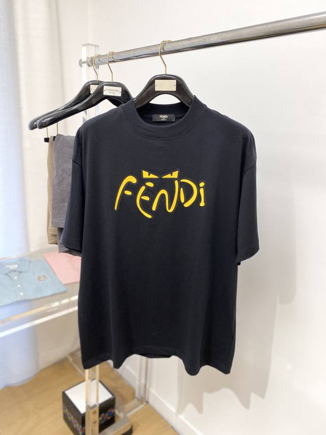 Fendi's Latest Short-Sleeved T-Shirt For 2025 Is Handsome And Fashionable. The T