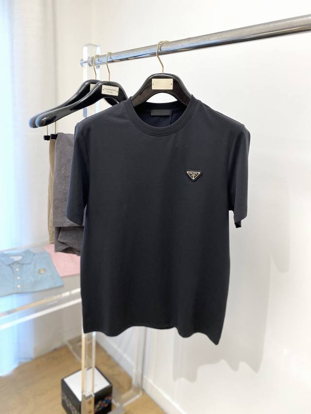 Prada 2025 Latest Short-Sleeved T-Shirt, Handsome And Fashionable, With Hardware