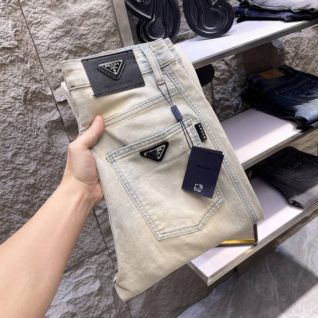 prada Prada Loose Straight Retro Gradient Jeans. A Must-Have For Street Cool.
