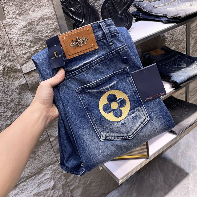 lvlouis Vuitton Loose Straight Retro Gradient Jeans. A Must-Have For Street C