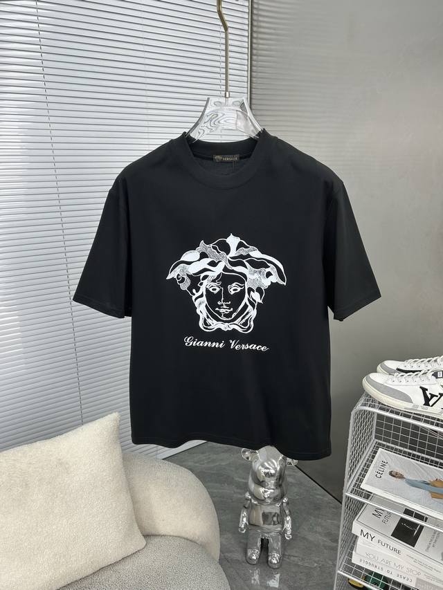 versace Versace 2025Ss Latest Spring And Summer Short-Sleeved T-Shirt Is Out.