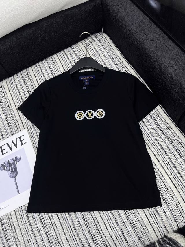 Popular Item In Stock Original Quality Lv * 2025 Summer Round Neck Beaded Short