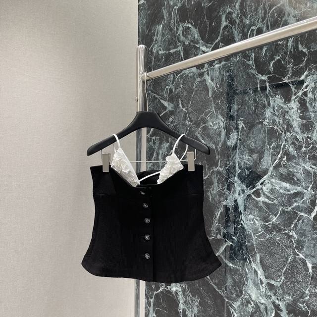 Xiaoxiang 25 New Summer Style Heavy-Duty Flower Suspender Top With Contrasting W