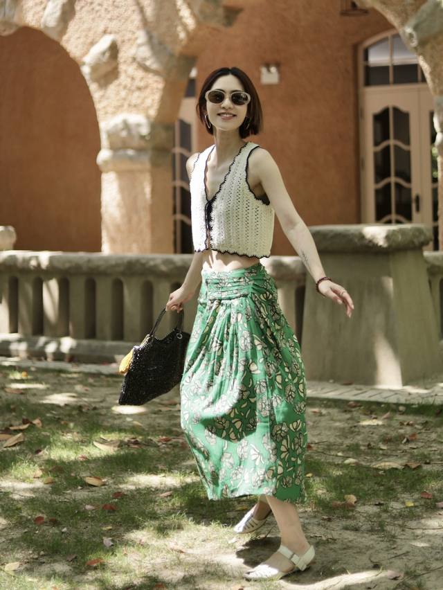 Xiaoxiang 25 New Summer Knitted Contrast Color Sleeveless Cardigan With Classic