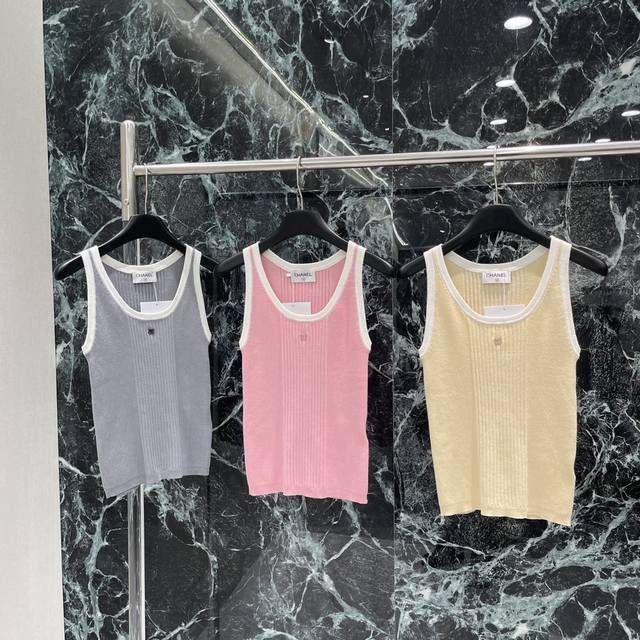 Xiaoxiang 25 New Summer Micro-Logo Slim Knitted Vest With Contrasting Colors To