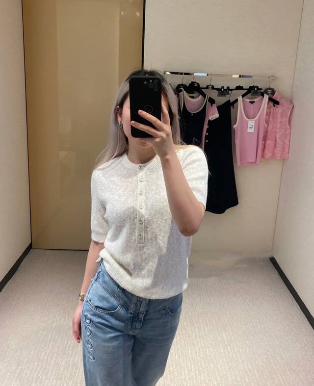 Chanel 25 New Summer Knitted Short-Sleeved Tops, Customized With Hardware Button