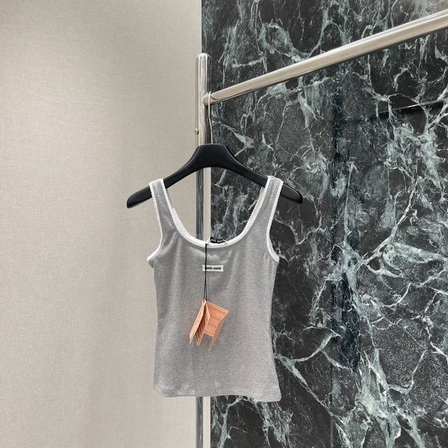 miu 25 Summer New Short Vest With Letter Micro-Logo Lace. Simple And Elegant