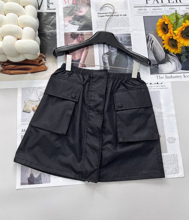prada25Ss New Style For Early Spring. The Elastic Waist Design Is Friendly To