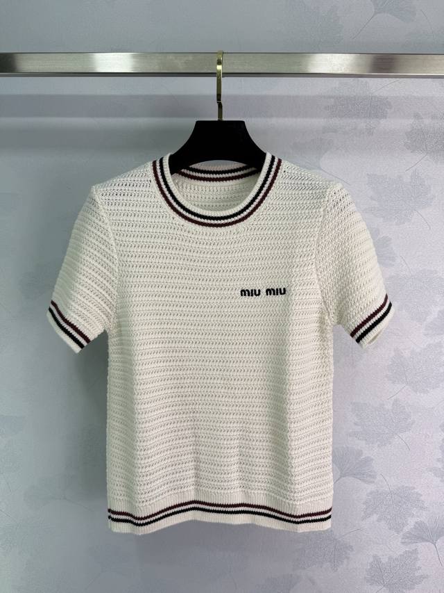 miu*White Hollow Knitted Short-Sleeved Top 2025 Spring And Summer Series Text