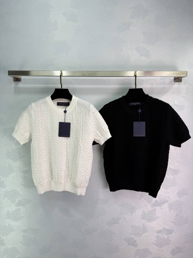 louis Vuitton Short-Sleeved Knitted Top In Black And White. Classic Logo Jacq