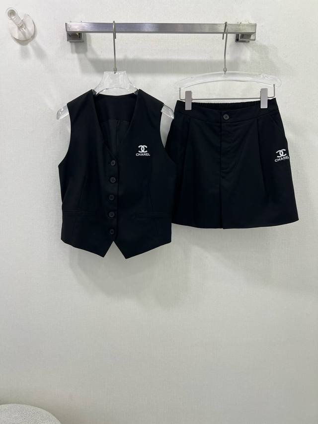 chan*L 25 New Style Suit, Vest And Shorts, Two-Piece Suit, Sold As A Whole Se