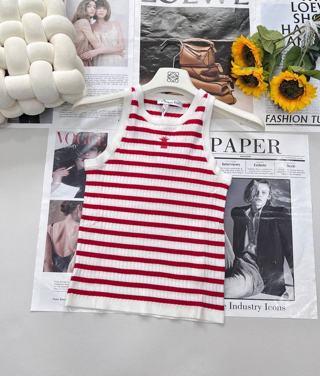 dior2025Ss New Summer Striped Knitted Vest. Its Highlight Is The Embroidered