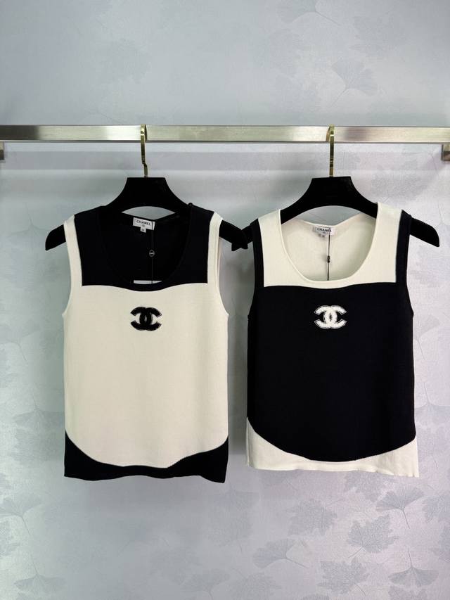 chane*Double C Logo Knitted Vest, Classic Black And White, Suitable For Summe