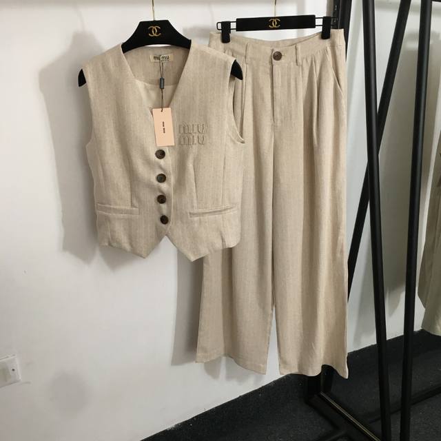 Style No. 20253201 Miumi* New Linen Suit Logo Embroidery Patches V-Neck Suit Ves