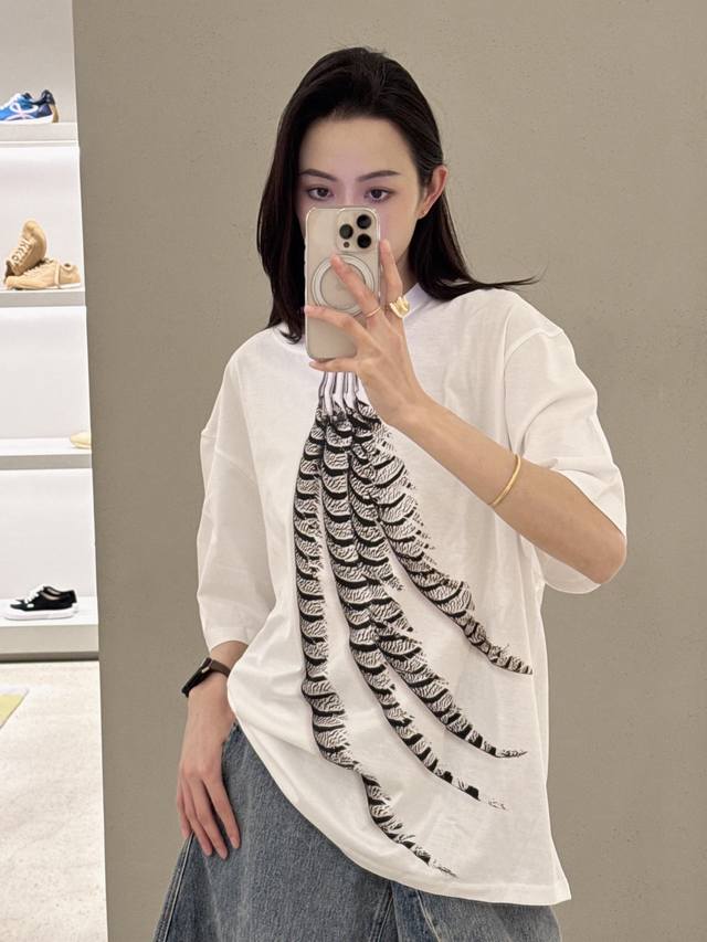 loew* 25Ss Spring And Summer New Feather Print Round Neck Short-Sleeved T-Shi