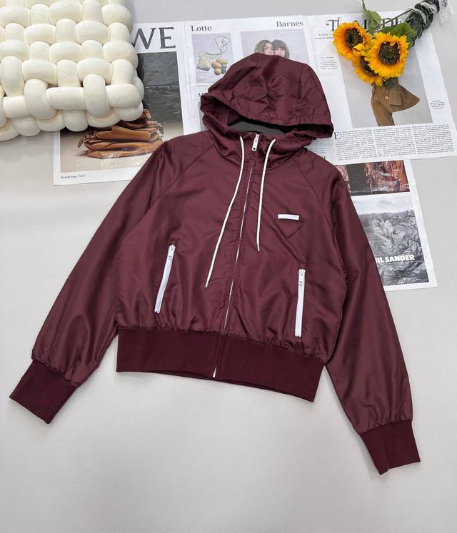 prada25Ss Early Spring New Triangle Label Thin Short Hooded Jacket | Exclusiv