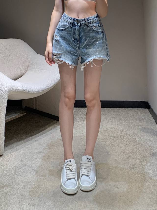 miumi* 25Ss New Spring And Summer Heavy-Duty Hot-Drilled Ripped Denim ShortsE