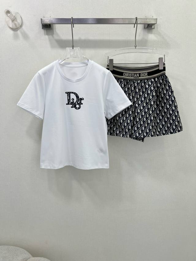 dio*Dior 25 New Summer Suit Combination Of T-Shirt And Shorts. Top With Lette