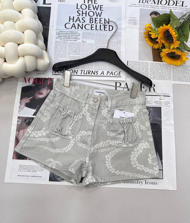 chanel Chanel 2025 Coco Beach Series New Tricolor Denim Shorts, Pink Blue, Gr