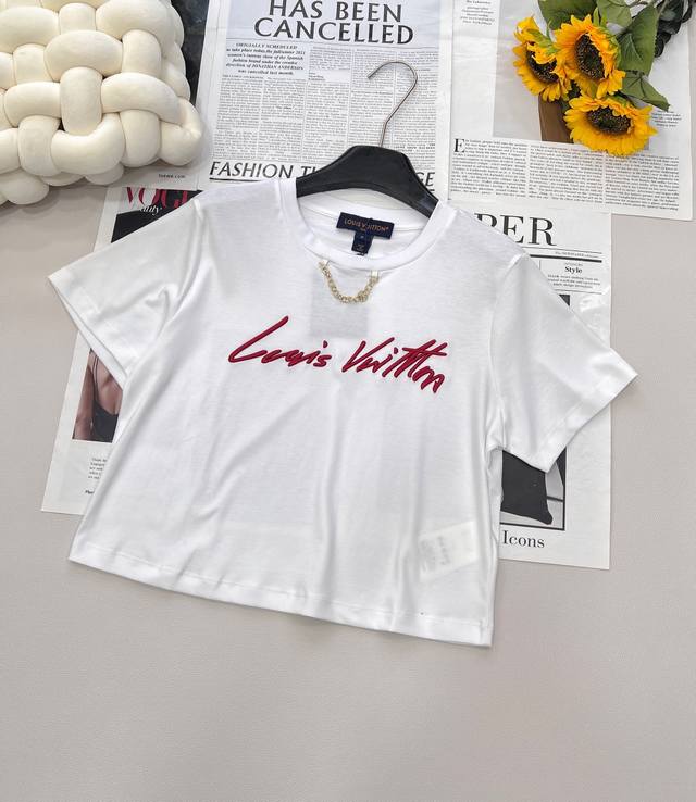 louis Vuitton 2025 New Short Embroidered Letter Chain T-Shirt Is Fashionable.