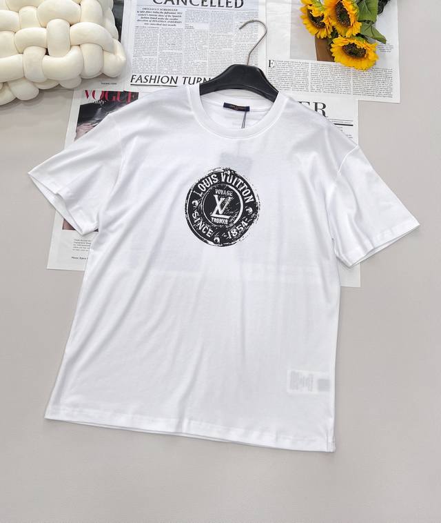 louis Vuitton2025 New Unisex Printed Short-Sleeved T-Shirt. This T-Shirt Brea