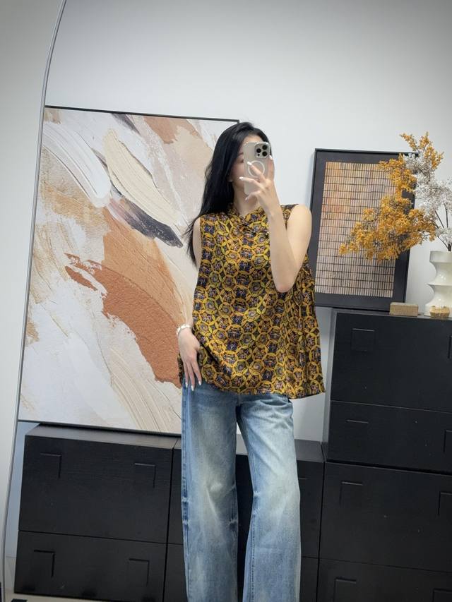 100% Matte Rayon Silk Lamb Top Yellow Background With Contrasting Colors And