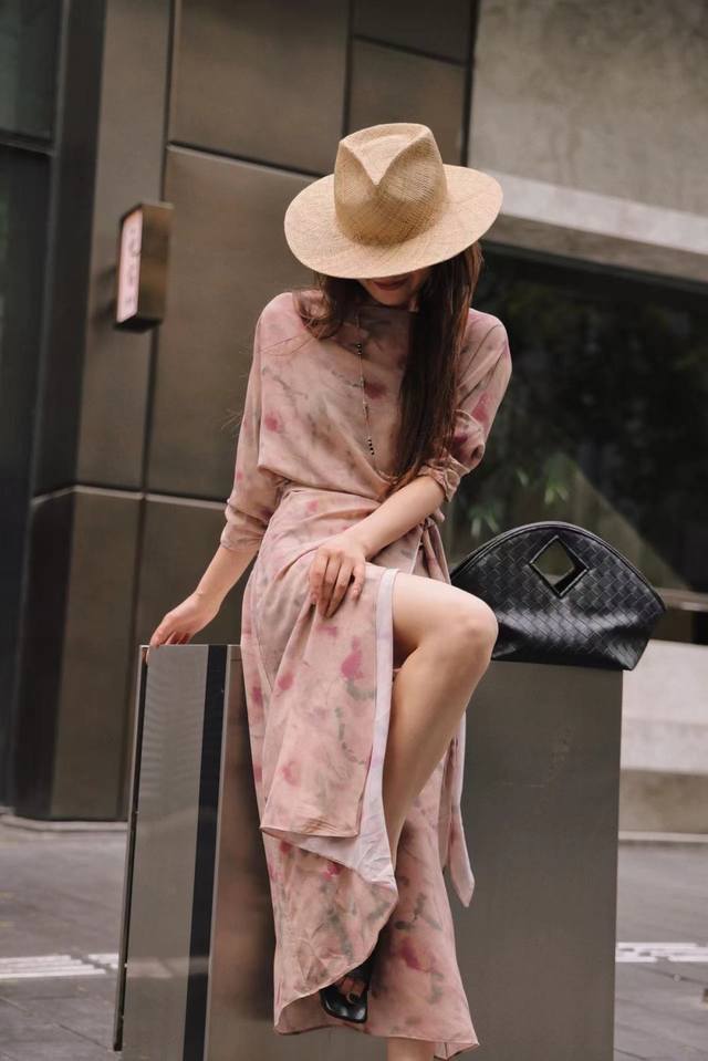 Heavy Silk Dress Is Coming Strongly, Expressing Love Freely And Frankly, Elegant
