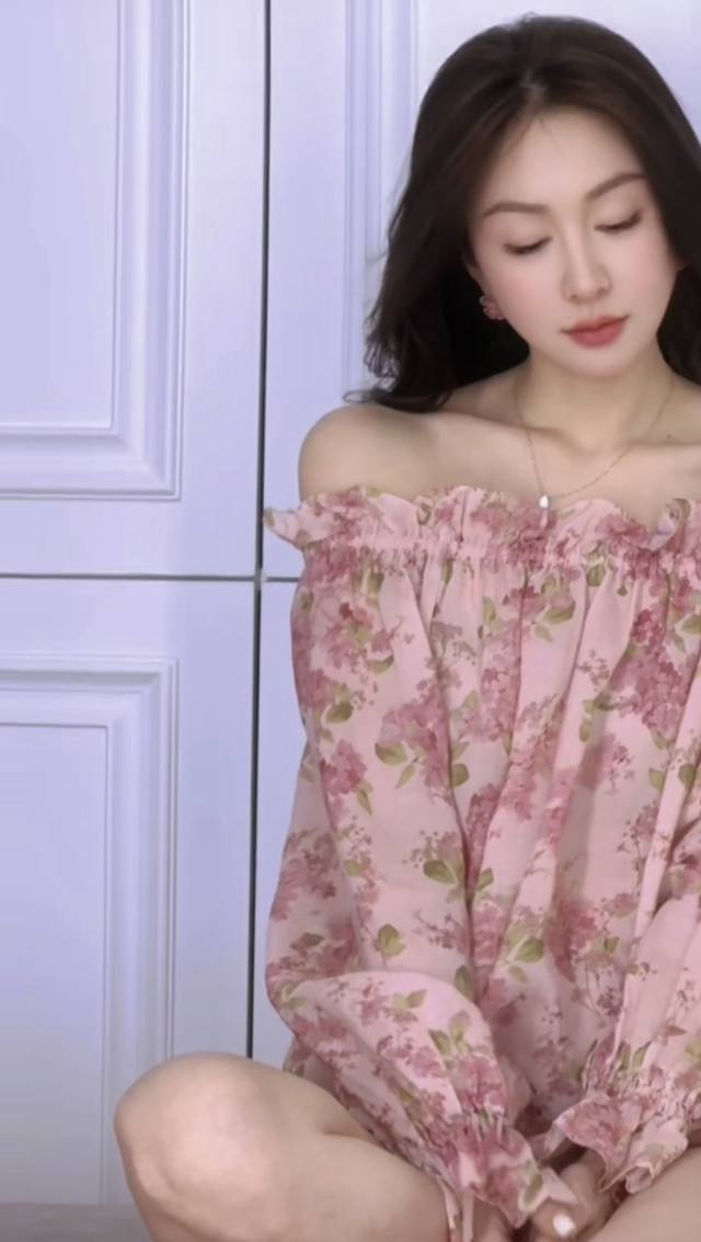 100% Ramie Printed One-Shoulder Top With Multiple Ways Of Wearing And Multipl