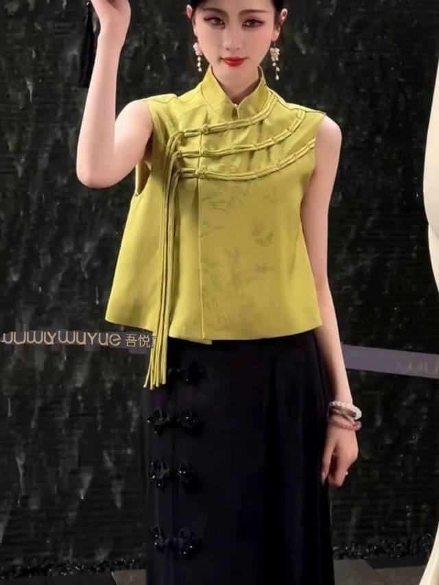 The Elegant And Elegant Buttoned Tassel Jacquard New Chinese Vest With A Stand-U