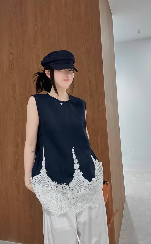 Hot Item Coming Heavy Lace Hook Flower Linen Sleeveless Top Simple Neckline The