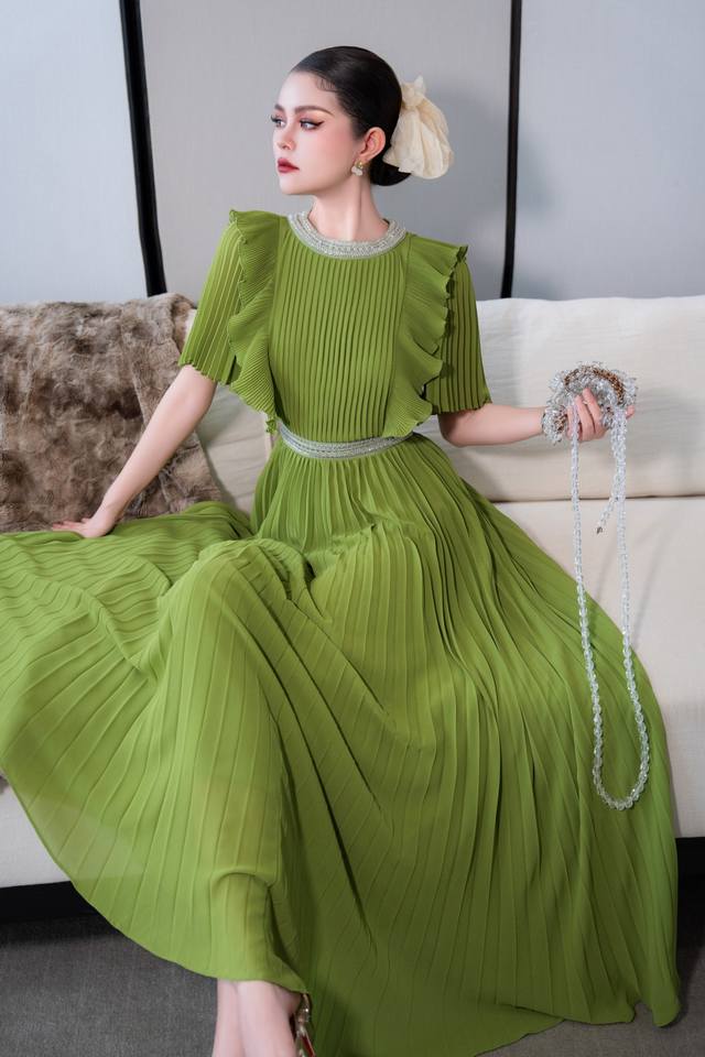 Hot New Heavy-Work Beaded Striped Pleated Dress Fabric Chiffon Color: Fruit Gree