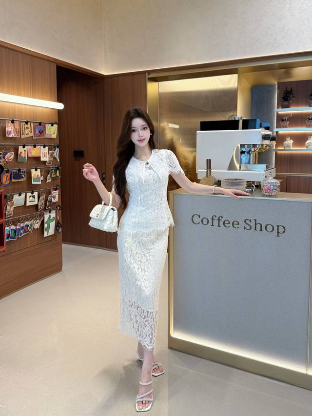Top Skirt Exquisite Shawl Lace Top & Back Slit Lace Skirt Exquisite Hollow Lace