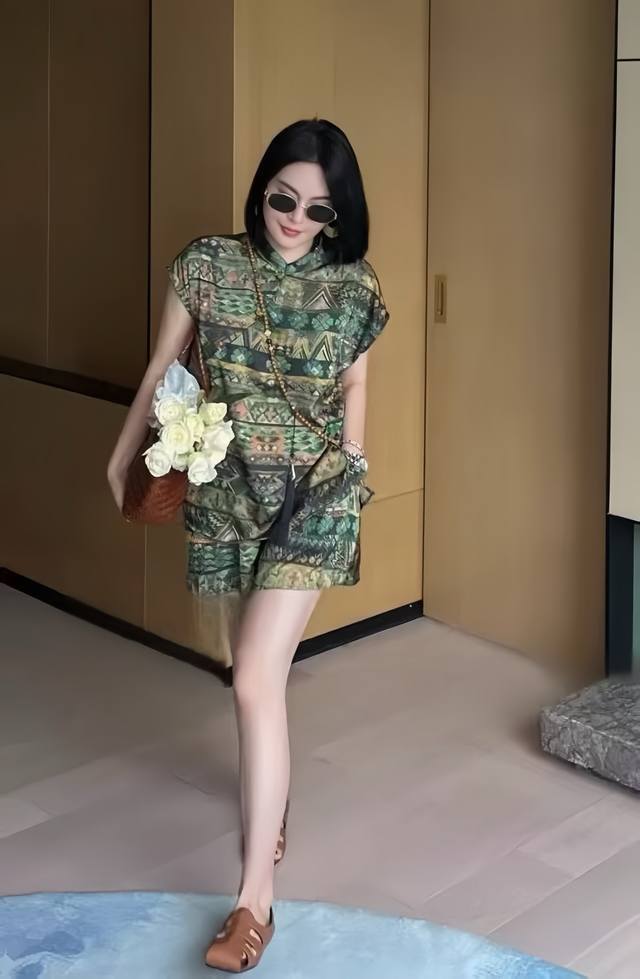 The Best-Selling High-End Old Money Style Stand-Up Collar Top + Shorts Set Is Fu