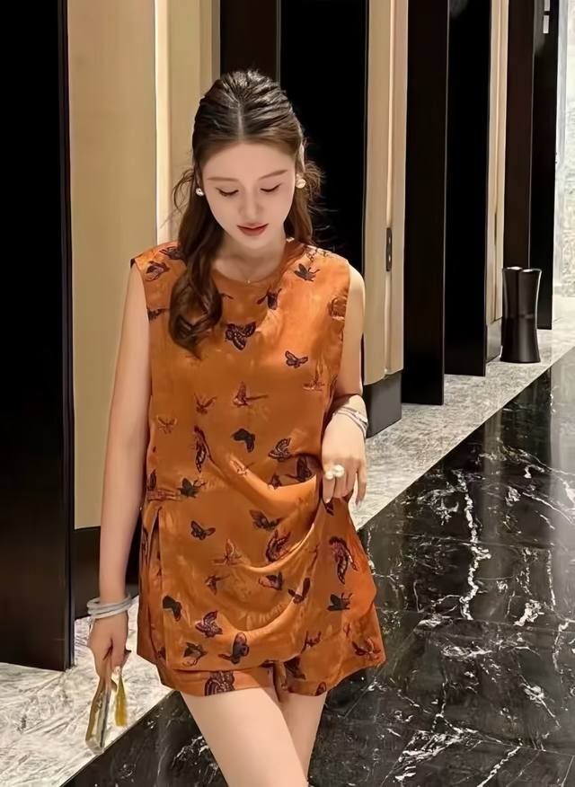 The Most Popular Model With A Unique And High-End New Chinese Butterfly Top + El