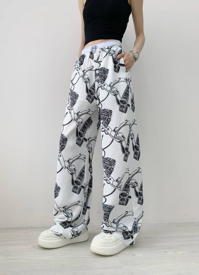 Fabric Has A Smooth Surface And Low Friction Coefficient When In Contact With Th