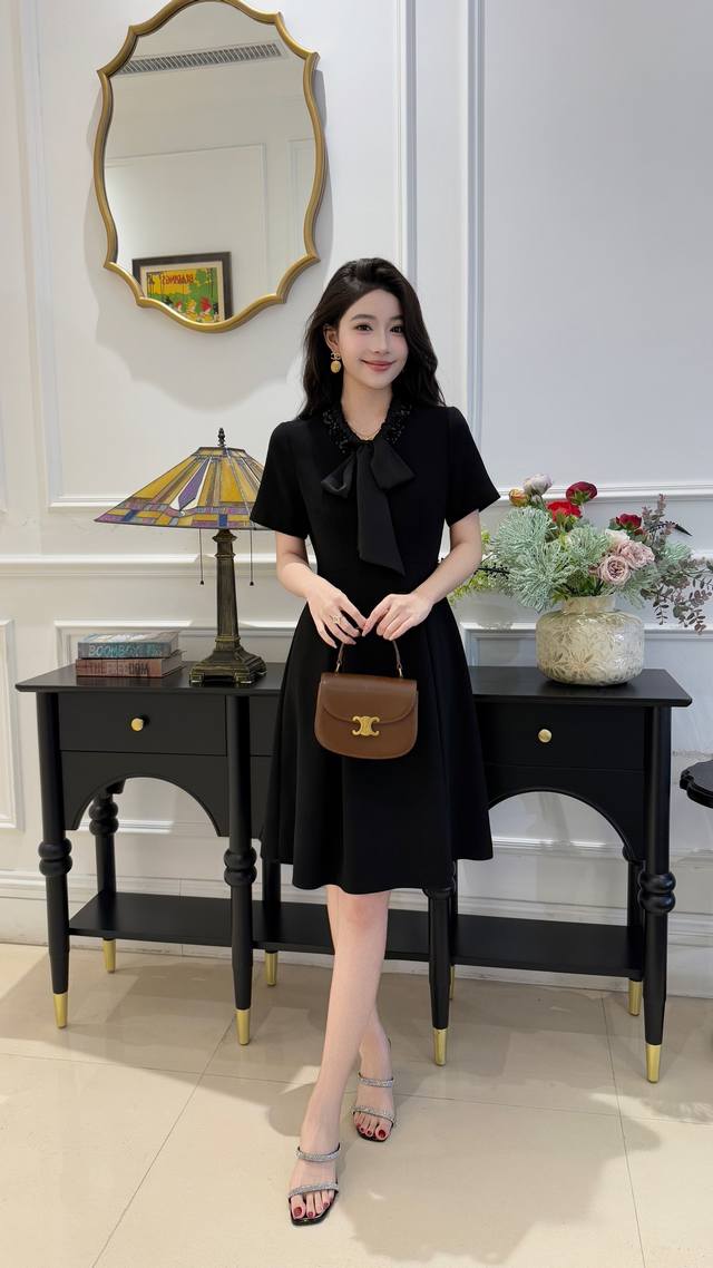Spring And Summer New Retro Elegant Temperament Slim Heavy Beaded Splicing Bow R