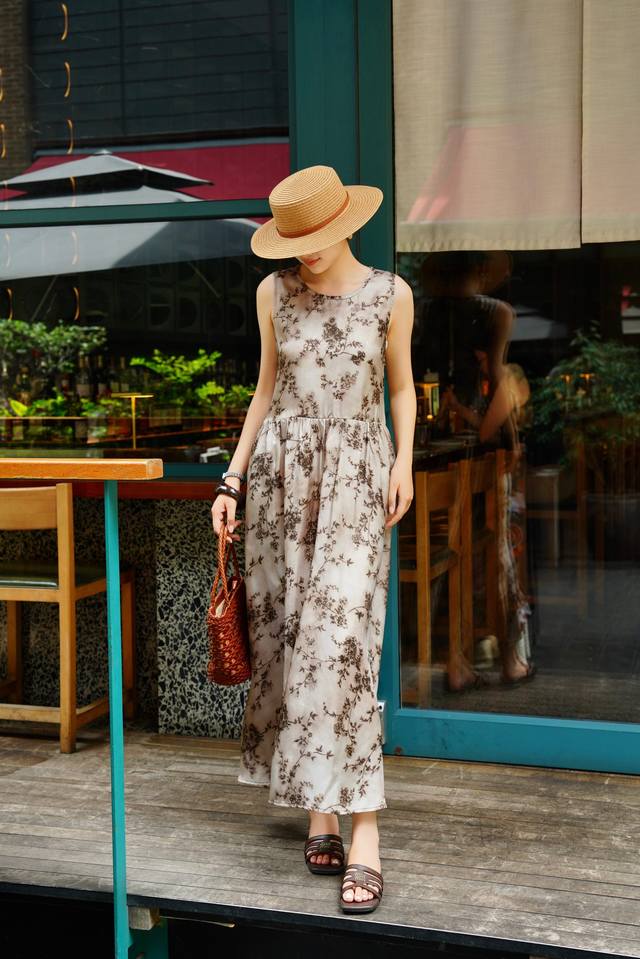 Hot Sale Retro Floral Sleeveless Dress Fine Pleats And Large Skirt, Invisible An