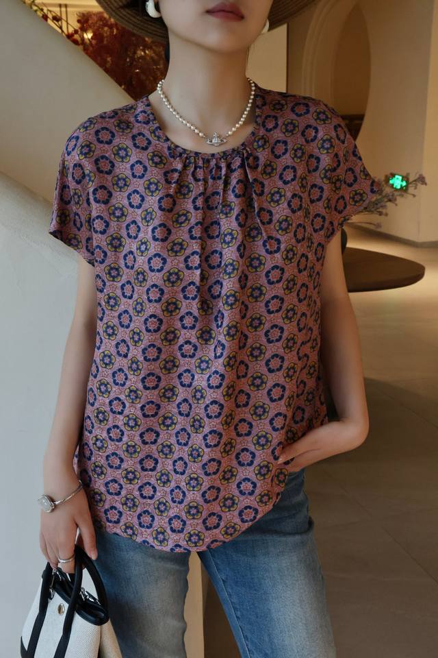 Re-Order Shipment Small Floral Sleeves Basic Wide Version Top Simple And Not Pic